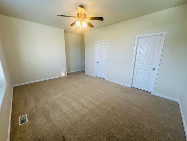 Building Photo - Exceptionally maintained Single level 3 bedroom home available soon!