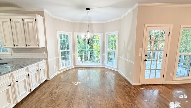Building Photo - 10575 Aviary Dr