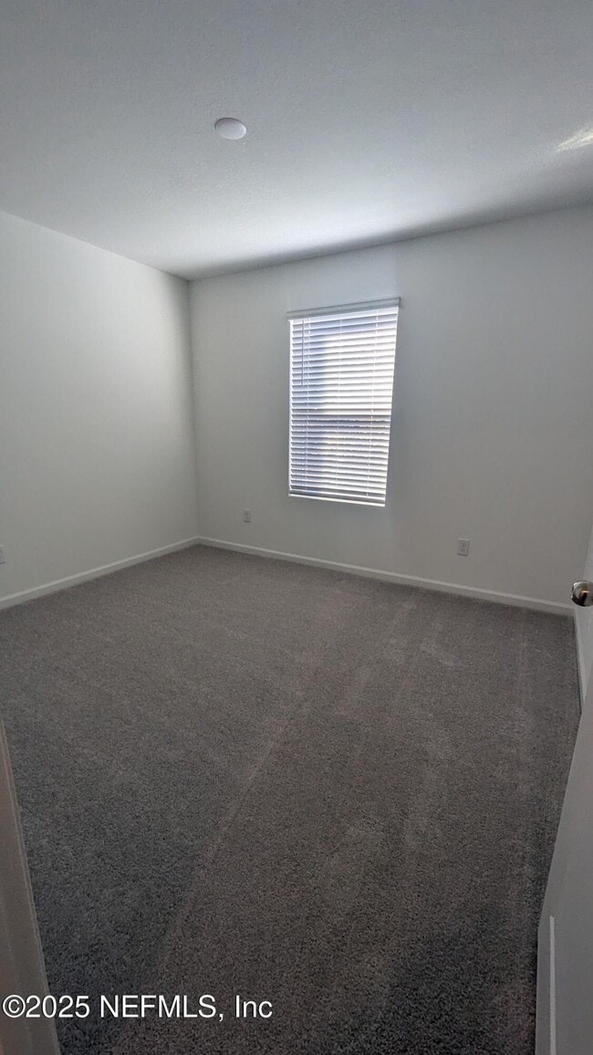 Building Photo - 542 Holly Lks Dr