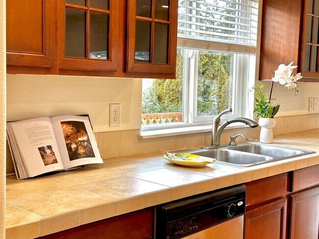 Building Photo - Spacious 4-Bedroom Home with Modern Comforts in Spanaway, WA