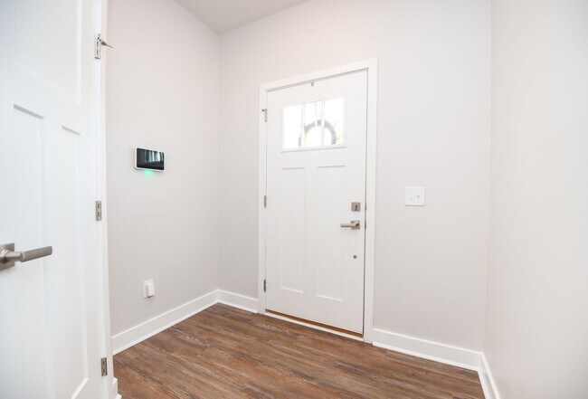 Building Photo - 3BR/2.5BA Modern Townhome on Spartanburg’s...