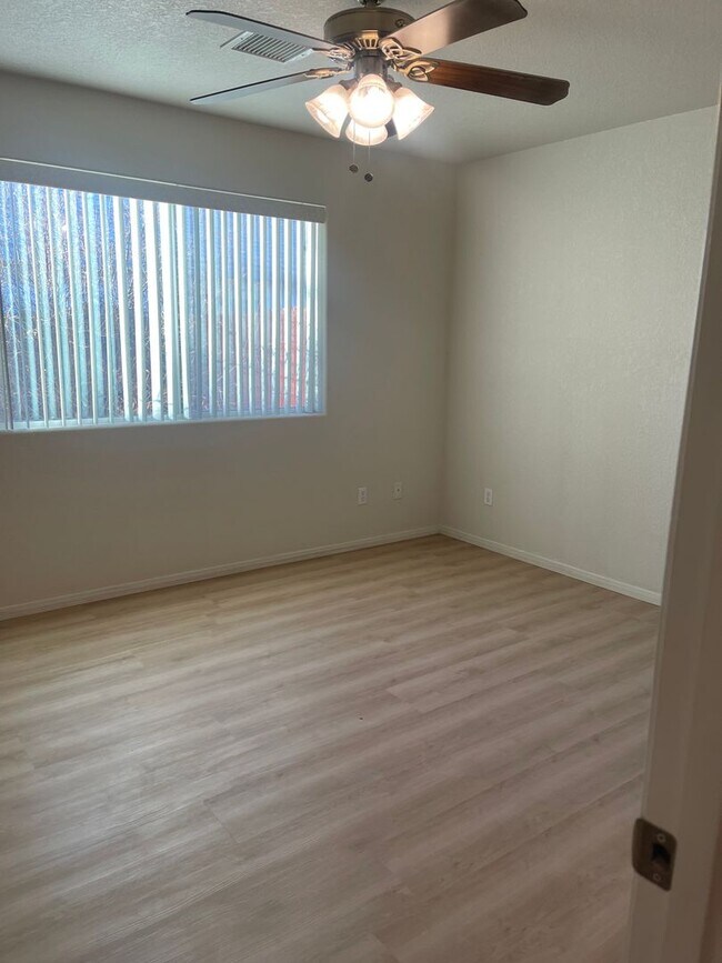 Building Photo - Occupied - 2 bedroom 2 bath in Aspen Shadows Contact Property Pros Property Management for more d...