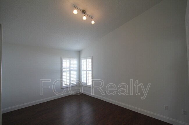 Building Photo - 130 Cedarpark Ln