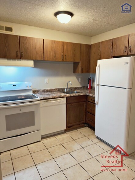 Building Photo - 915 S Seminole Dr