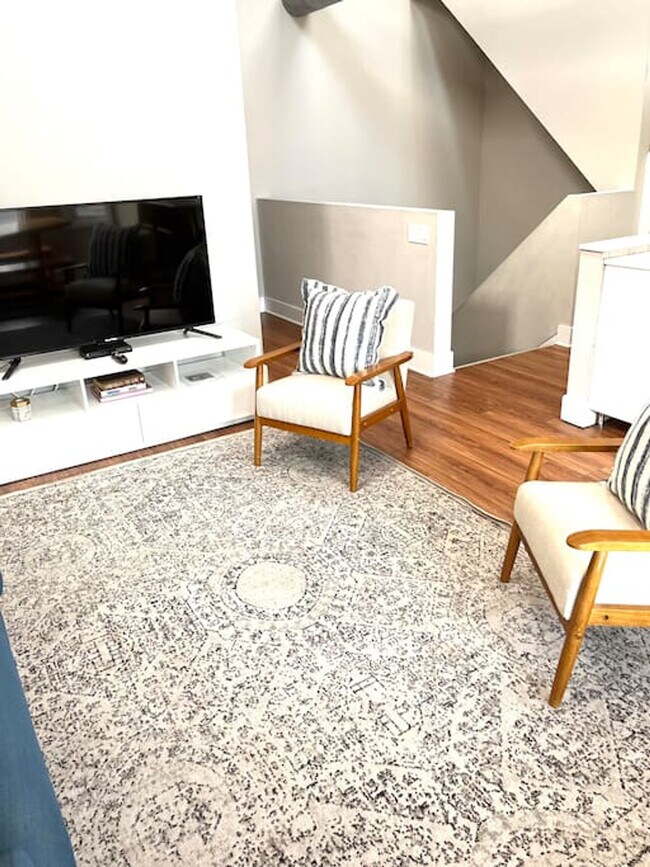 Building Photo - 870 N Orleans St