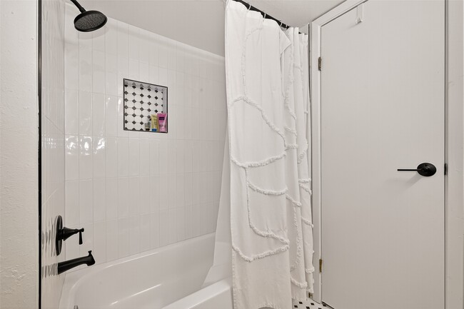 Building Photo - 1422 Chardonnay Dr