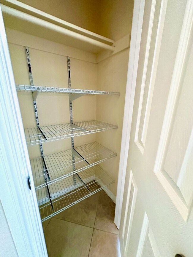 Building Photo - FOR RENT - Mira Mesa San Diego 2Br/1Ba 698...