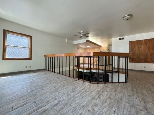 Building Photo - 408 N Frances St
