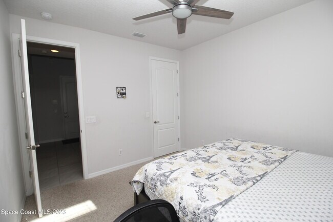 Building Photo - 3039 Burghley Park Way