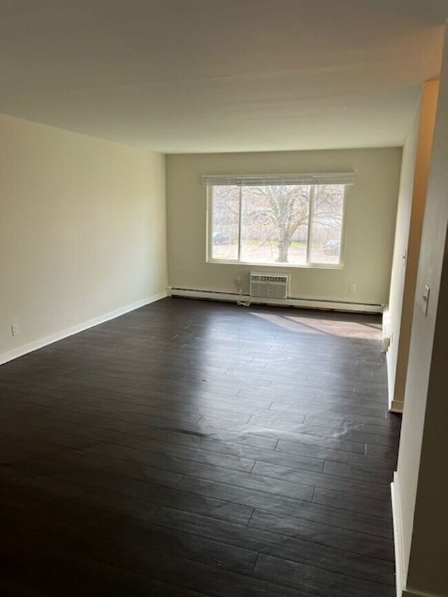 Building Photo - 1500 Light Road