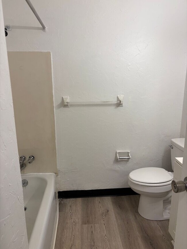 Building Photo - Charming 3 beds 2 baths in Columbus!