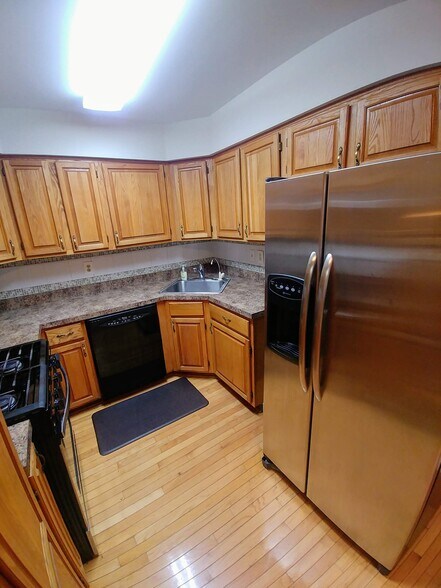 Building Photo - 15 Hanover Ct