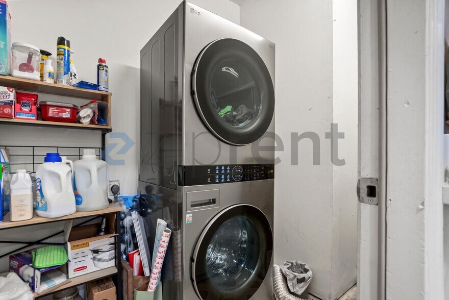 Building Photo - Unit