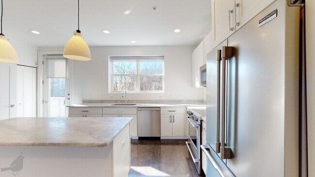 Building Photo - Stunning and Spacious Duplex in Brookland w/ Parking!