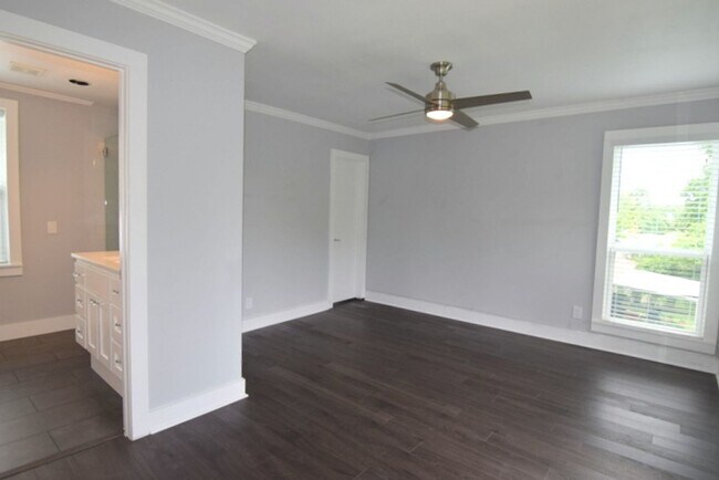 Building Photo - 7513 Carriage Dr