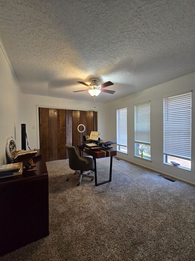 Building Photo - 1257 Colonial Pkwy