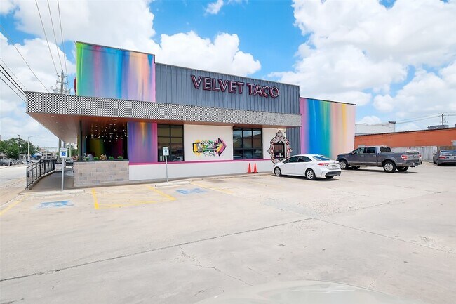 Building Photo - 2437 South Blvd