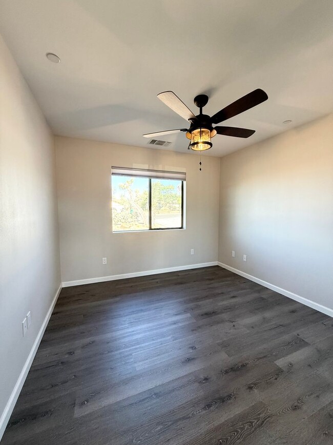 Building Photo - **COMING SOON ** 3 Bed 2 Bath Home