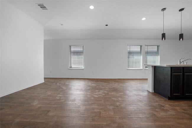 Building Photo - 14634 Cyn Pnes Ln