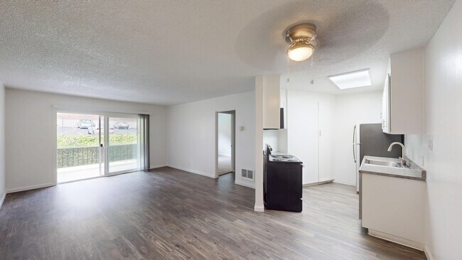 Building Photo - 1827 Lincoln Ave