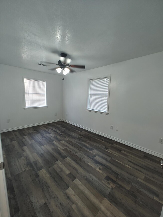 Building Photo - 105 Lumberton Dr