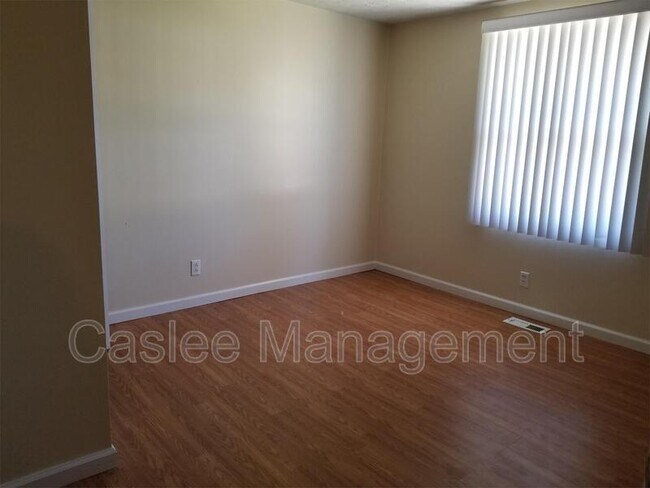 Building Photo - 1049 DeLeone Dr