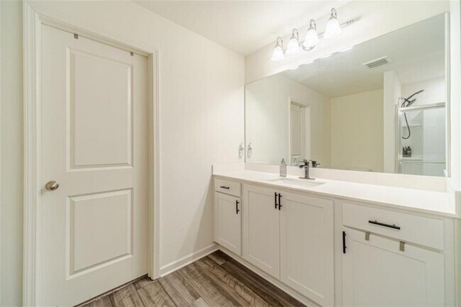 Building Photo - 222 Knightsbridge Ln