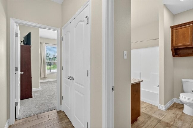 Building Photo - 2214 Cuarzo Dr