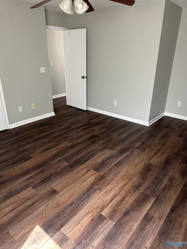 Building Photo - 148 Whitestone Dr NE