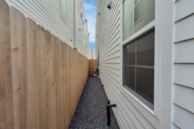 Building Photo - 2007 Bauer Dr