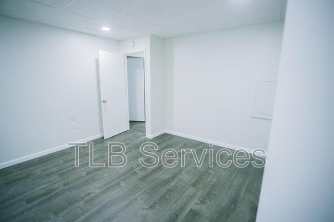Building Photo - 159 Bellman St