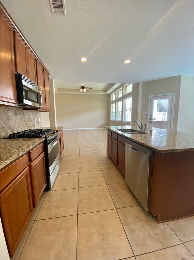 Building Photo - 15 Sagamore Ridge Pl