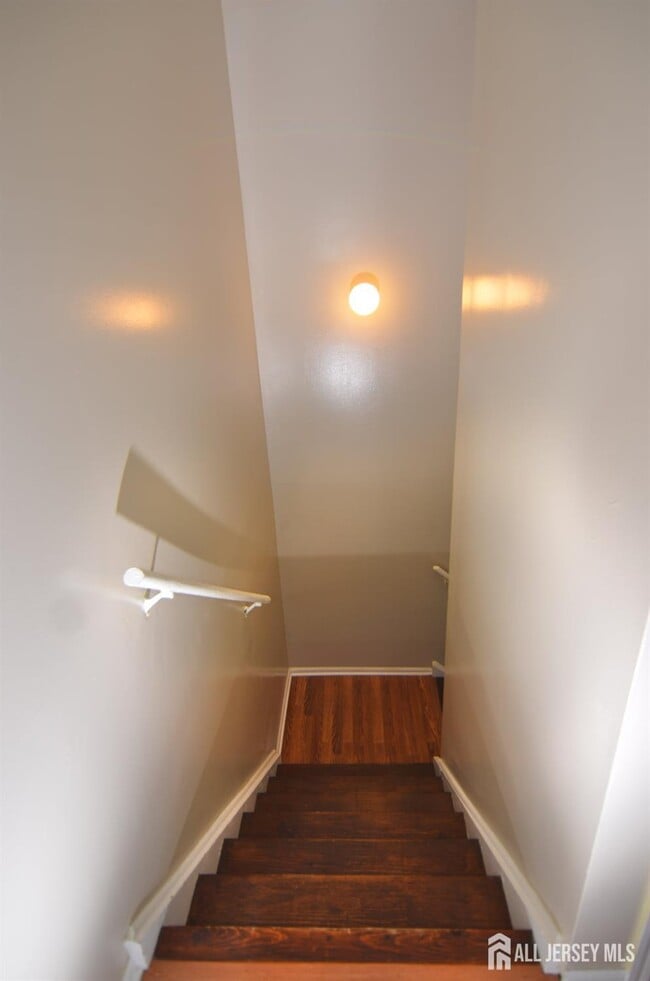 Building Photo - 202 Hidden Village Dr