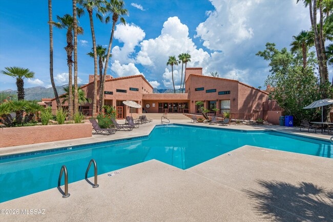 Building Photo - 5051 N Sabino Canyon Rd
