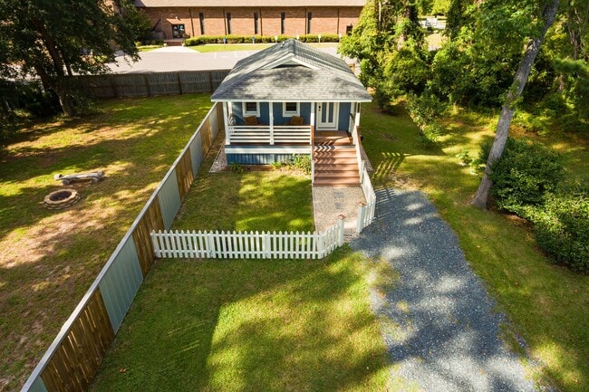 Building Photo - Adorable cottage for rent! Utilities included