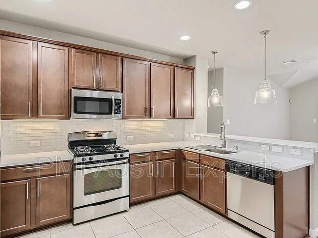 Building Photo - 3101 Davis Ln