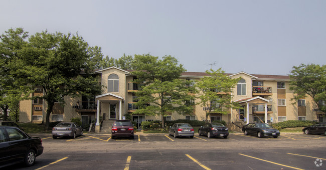 Building Photo - Emhurst Lake Apartments