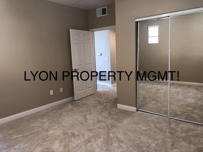 Building Photo - Fabulous condo located in the highly sough...