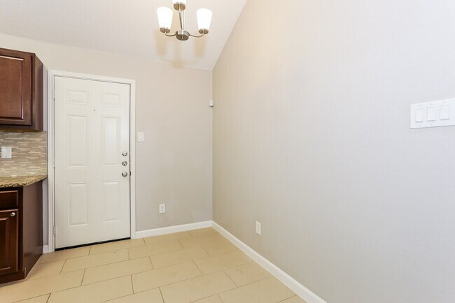 Building Photo - 327 Tioga Dr