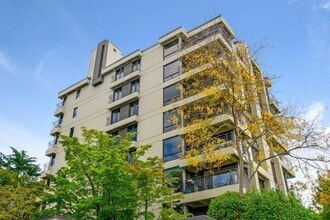 Building Photo - 2 bedroom in Seattle WA 98102