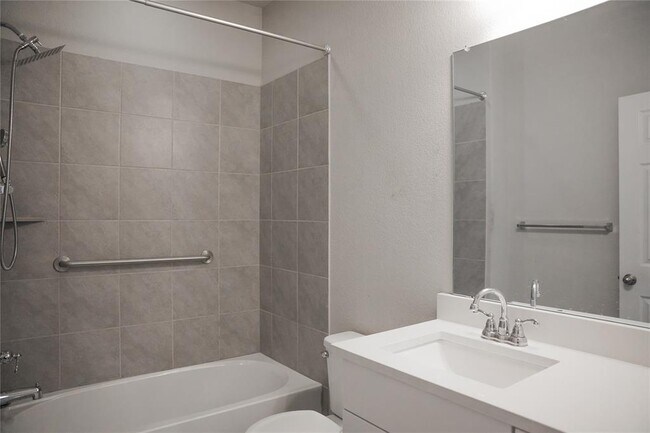 Building Photo - 341 Mary Max Cir