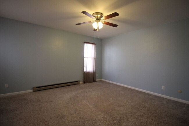 Building Photo - Cozy 2 bedroom condo