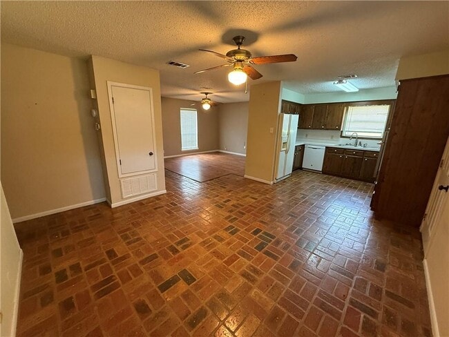 Building Photo - 5528 Cortez Dr