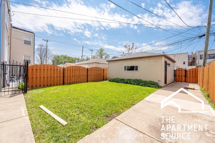 Building Photo - 2110 N Avers Ave