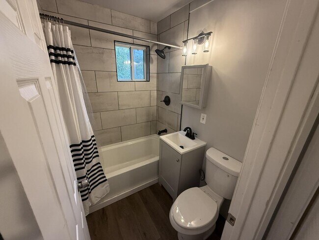 Building Photo - 1021 Mount St