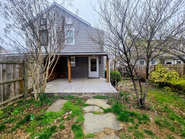 Building Photo - 1542 Washington St