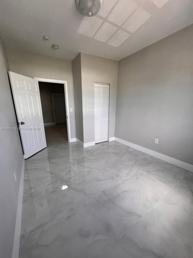 Building Photo - 1625 NW 35th St