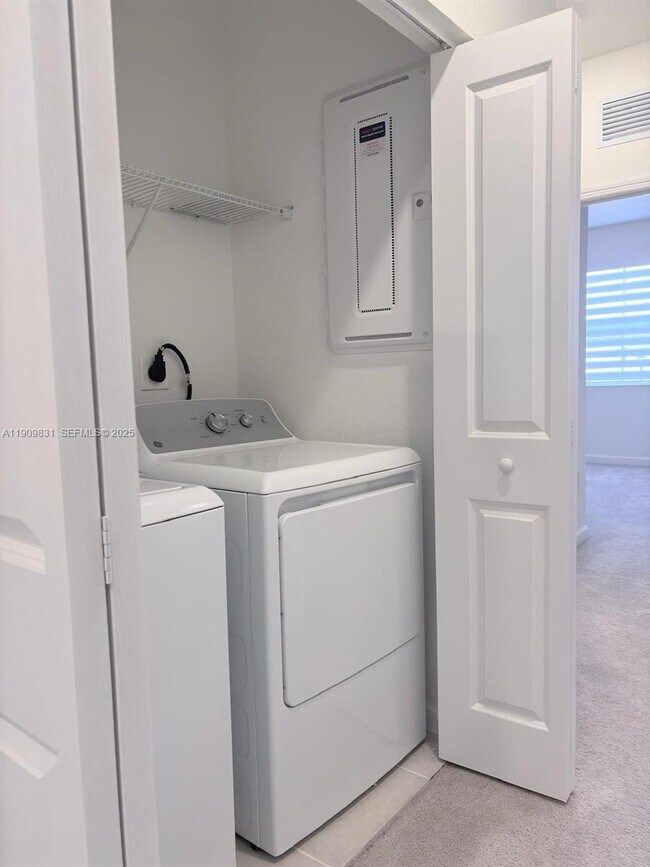 Building Photo - 2490 SE 29th St