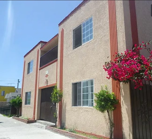 Building Photo - Charming 1 Bed 1 Bath Unit - Move in Speci...