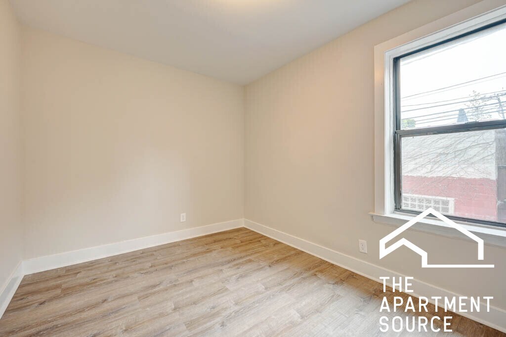 Building Photo - 2333 N Spaulding Ave